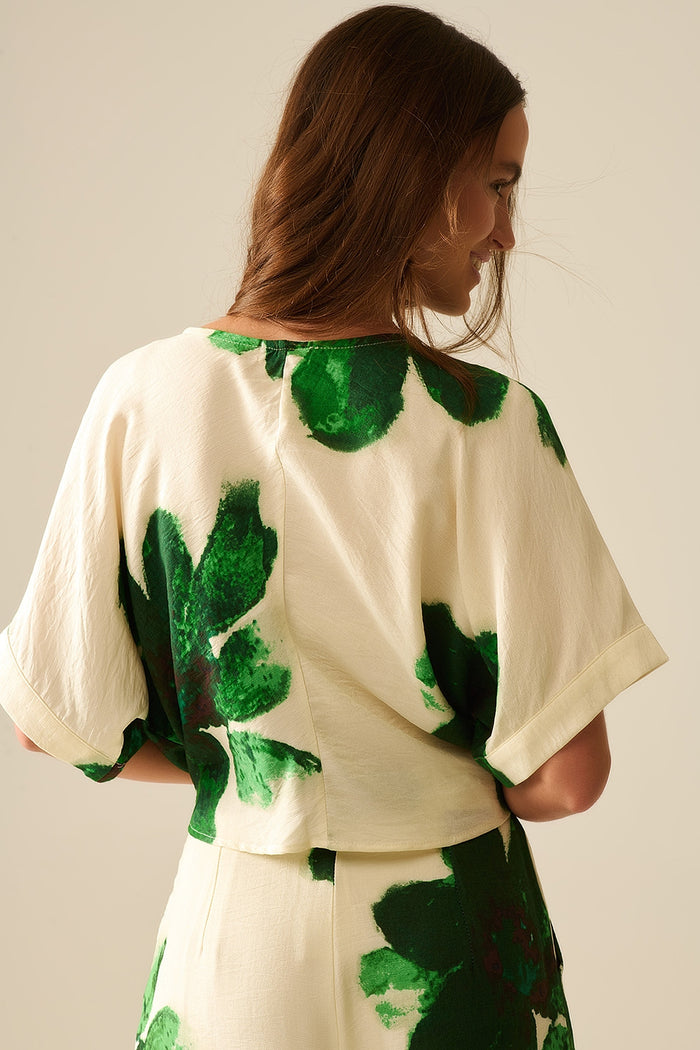 Cropped Blouse With Floral Print in Green Tied At The Waist