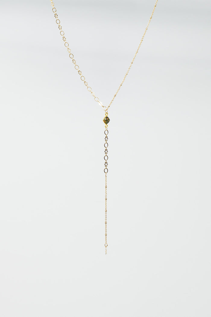 Dainty  golden necklace with very sutil and beautiful star charm