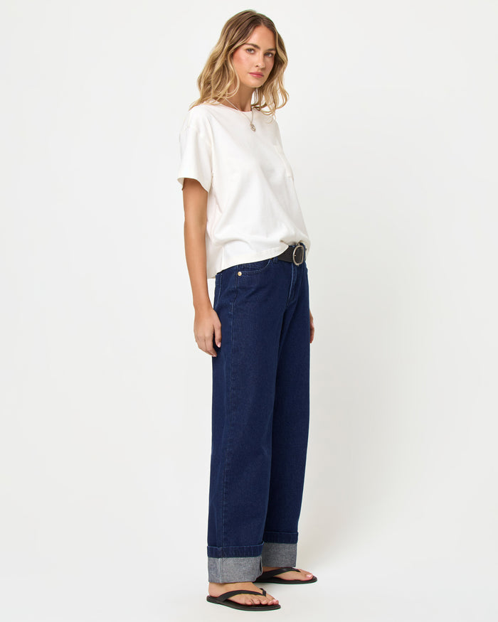 LSPACE Everyday tee in cream, side view on model.