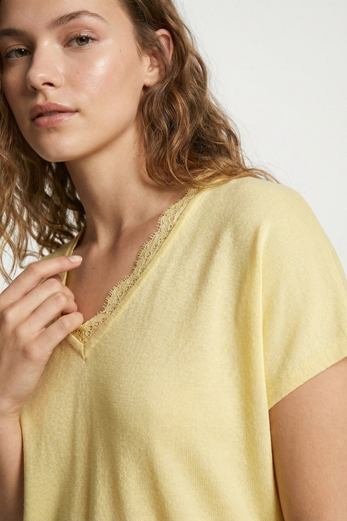 Fine and soft knit sweater with V-neck and lace trim in yellow