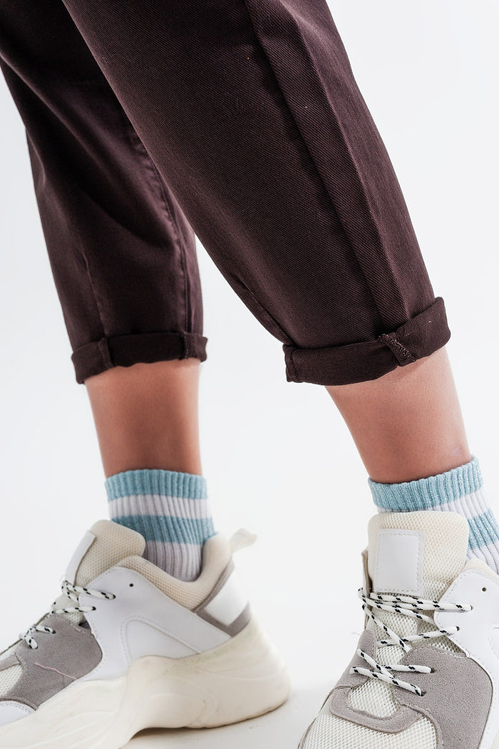 High rise jeans with pleat front in brown - Coloured Jeans