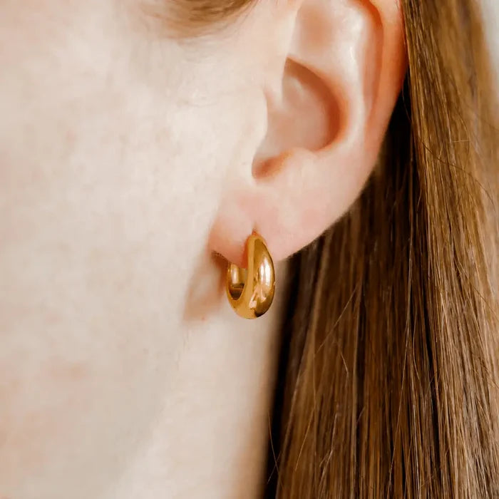 Huggie Earrings - Sunday Hoop Gold 10mm