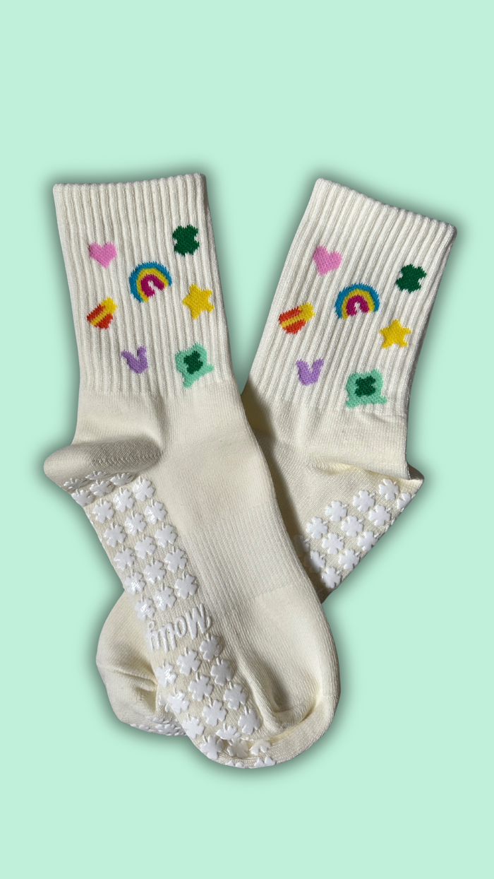 Cream ruffle workout socks