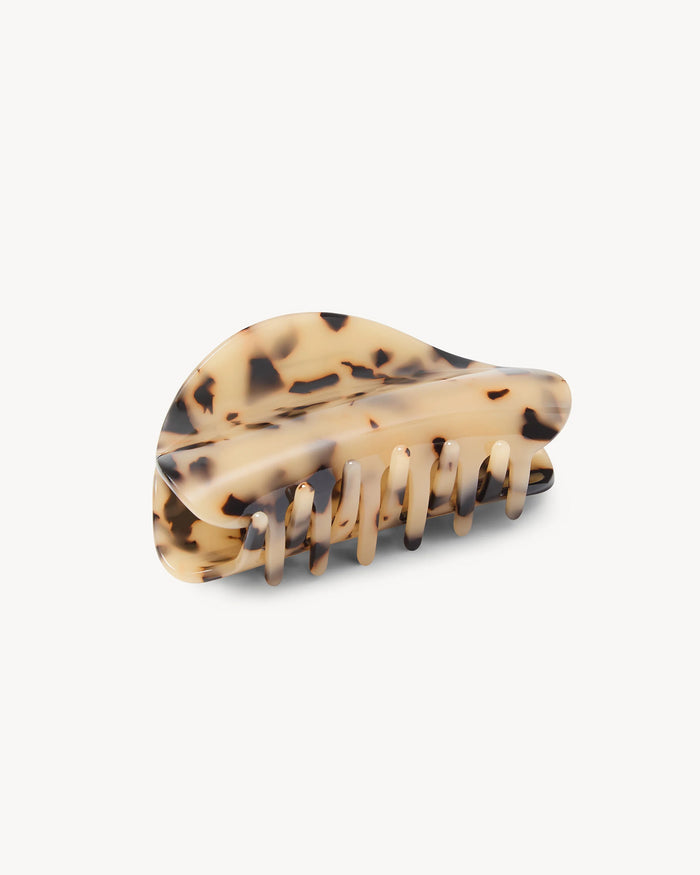 Bottom view of the Machete Claw Clip in blonde tortoise showing the claw prongs