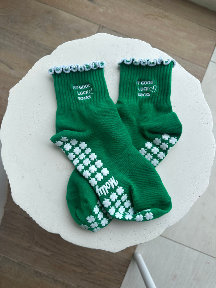 Green cozy ruffle socks