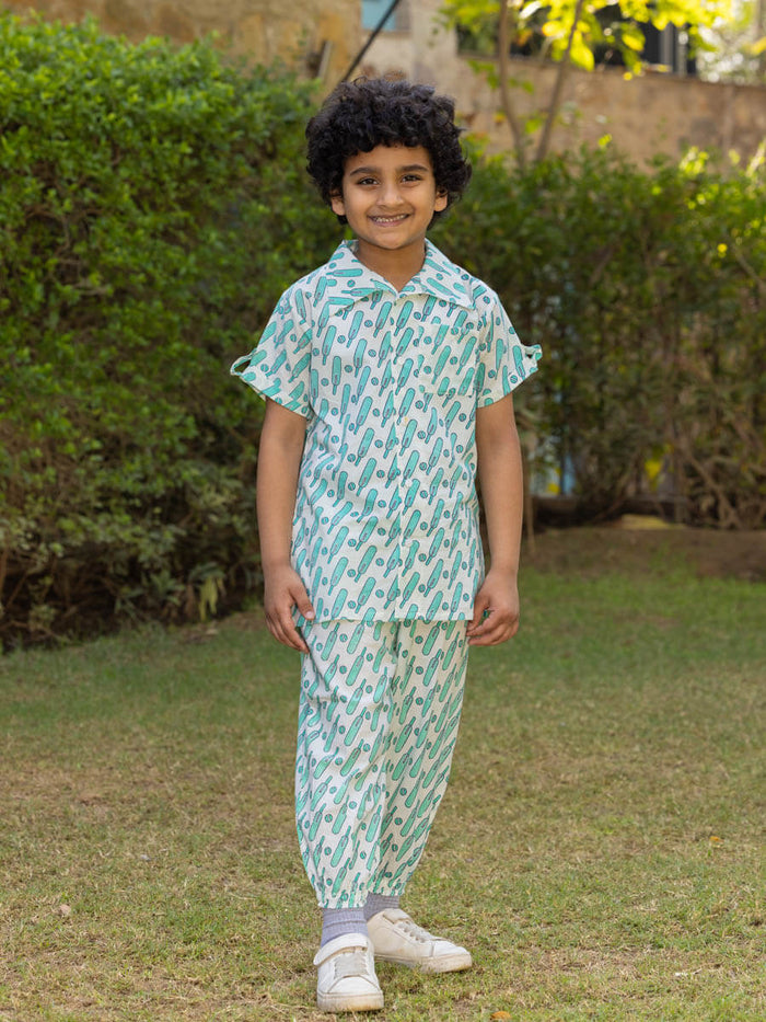 Pinklay organic cotton aqua half-sleeve shirt with bat ball pattern.