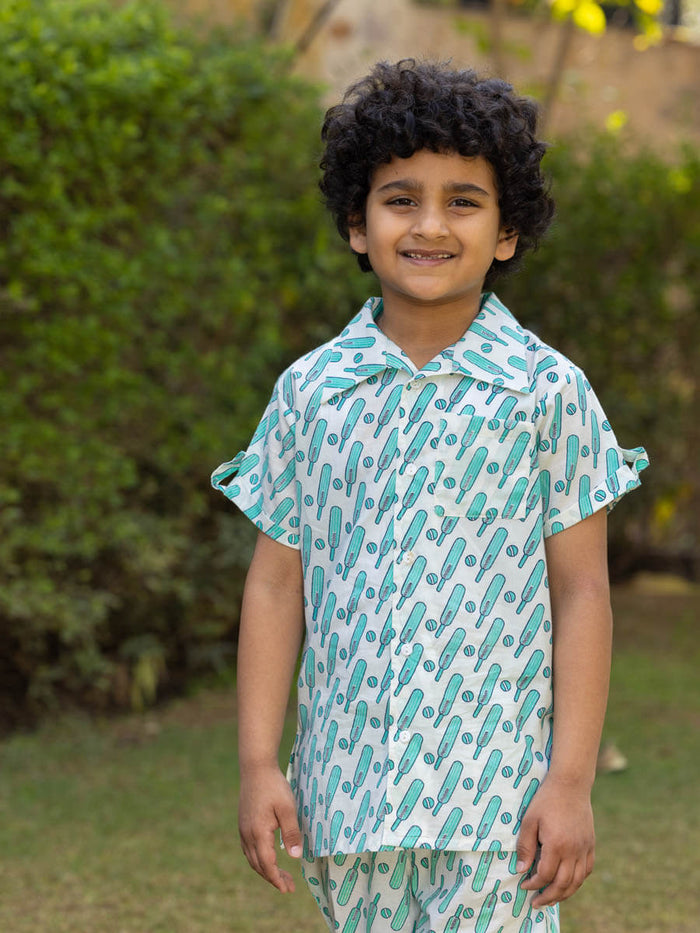 Pinklay organic cotton aqua half-sleeve shirt with bat ball pattern.