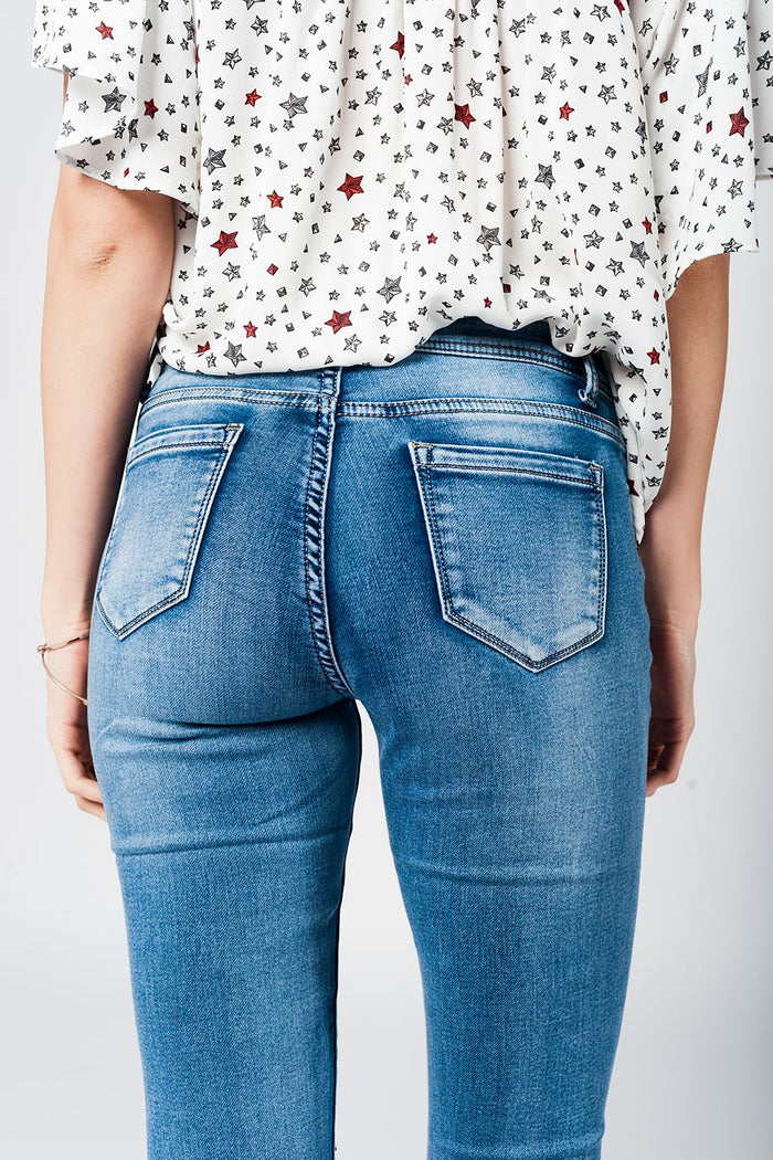 Skinny jeans in midwash with busted knees and chewed hems - Denim