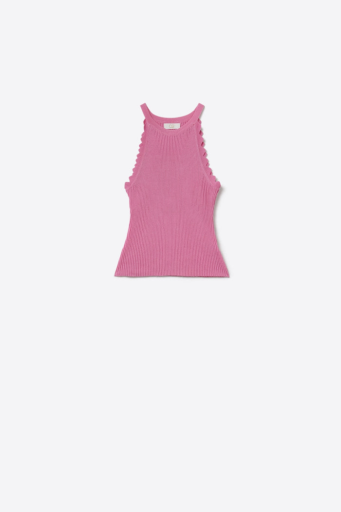 Sleeveless pink top with wave details