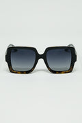 Sunglasses with a gradient print frame and black temples