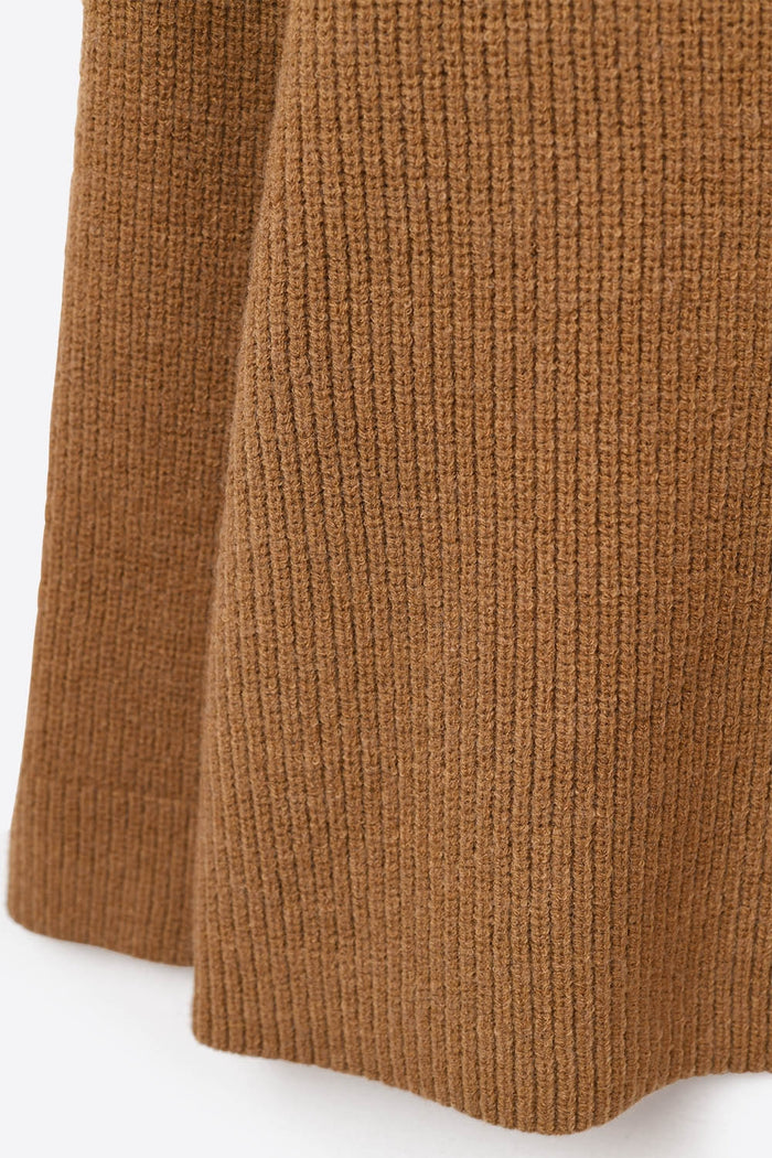 Super oversized Thin V-neck Sweater in Camel