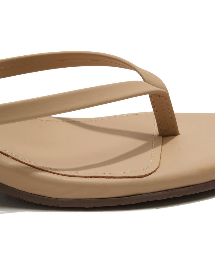 Close-up of the sunkissed nude leather thong strap and square-toe footbed on the TKEES Julia Kitten Heel.