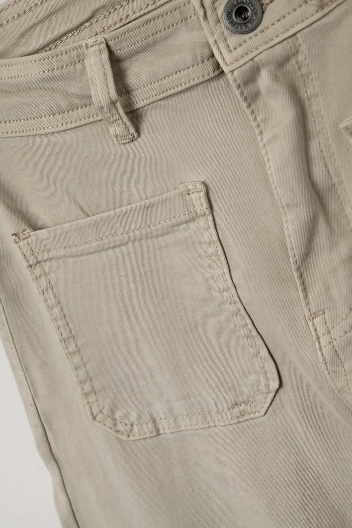wide leg pants with front pockets in beige - Coloured Jeans